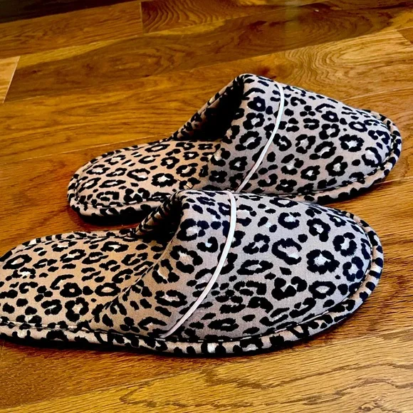 Anthropologie Shoes Anthropologie Cotton Animal Print Slippers